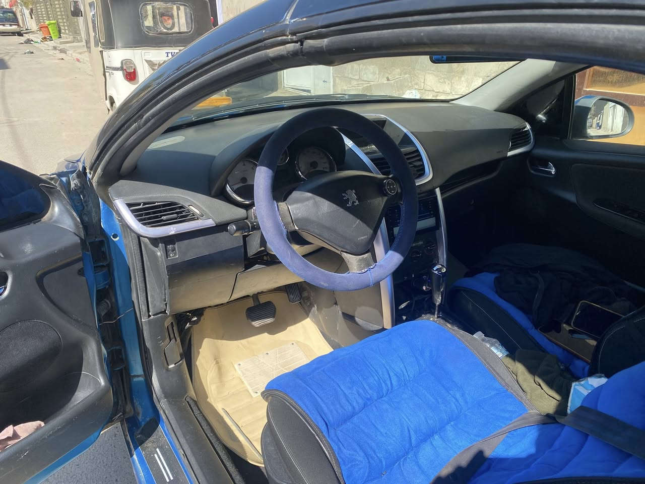 بيجو للبيع 
كير اوتو 
مكينه كورلا يعني انسه عطل وصرف 
سياره نضيفه كلش 
السعر 55 
المكان بغداد حي الجهاد 
***********
