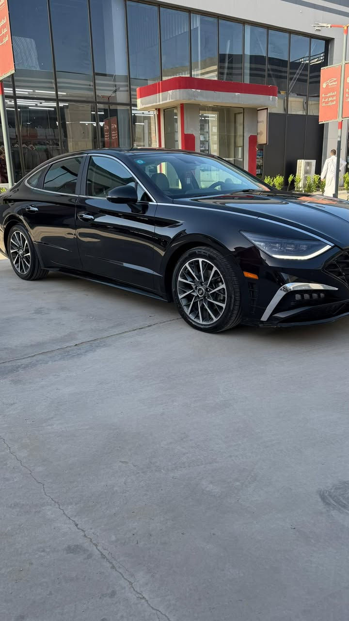 لمعرفة السعر:: اترك تعليق يصلك السعر تلقائياً 💵💵

سوناتا limited اعلى فئة
 2022 وارد امريكي 
رقم بغداد بأسمي 
تقرير الضرر موجود ضمن الصور 
كير ومكينة جديدات 
عداد 50.000 km 
المواصفات :
•المحرك: 1.6 لتر تيربو
• عدد السلندرات: 4 سلندر
• أوتوماتيك 8 سرعات
•نظام الدفع: أمامي (FWD)
•ويل قياس 18 إنج
•إضاءة LED أمامية وخلفية كاملة
•بصمة
•تشغيل عن بعد 
•تقديم ورجيع السيارة من الريمونت
•مقاعد جلد
•تبريد وتدفئة للمقاعد الأمامية
•مقاعد كهربائية مع ذاكرة للسائق
•شاشة وسطية كبيرة 10.25 إنج
•شاشة عدادات ديجيتال 
•شاشة عرض معلومات على الجامة الامامية
•نظام صوتي Bose
•تشغيل بصمة
•نظام ملاحة (GPS)
‏•Apple CarPlay + Android Auto
•كاميرا 360 درجة
•حساسات أمامية وخلفية
•رادار أمامي (تجنب الاصطدام)
•مثبت سرعة ذكي
•نظام الحفاظ على المسار
•تحذير النقطة العمياء
•6 وسائد هوائية
•سقف بانوراما
•ستيرن تحكم متعدد الوظائف
•اقتصادية عالية بالوقود
 مكان السيارة في النجف 
***********
