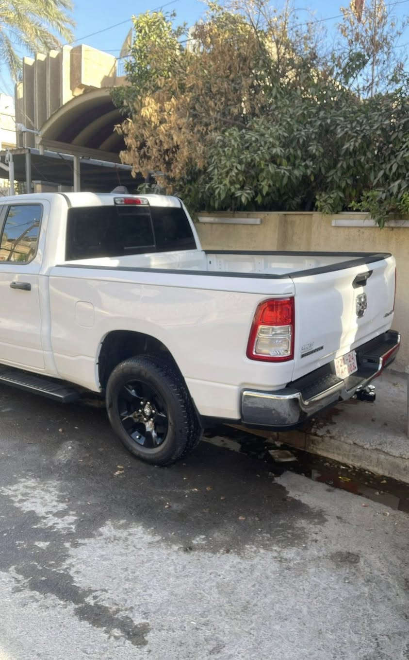 السلام عليكم
للبيع دوج رام / فئة BIGHORN / بدي طويل باب قصيرة
حجم المحرك // 6 سلندر 
المديل // 2023

ماشية // 40.000 ميل 

الحادث // فقط دعامية امامية نيكل ايرباك استرين فقط 

السيارة جاهزة من جميع النواحي 

مكان السيارة / محافظة دهوك / 

السيارة رقم كاتي بدون رقم  

السعر // 27.500 $ 

الهاتف *********** وتساب
