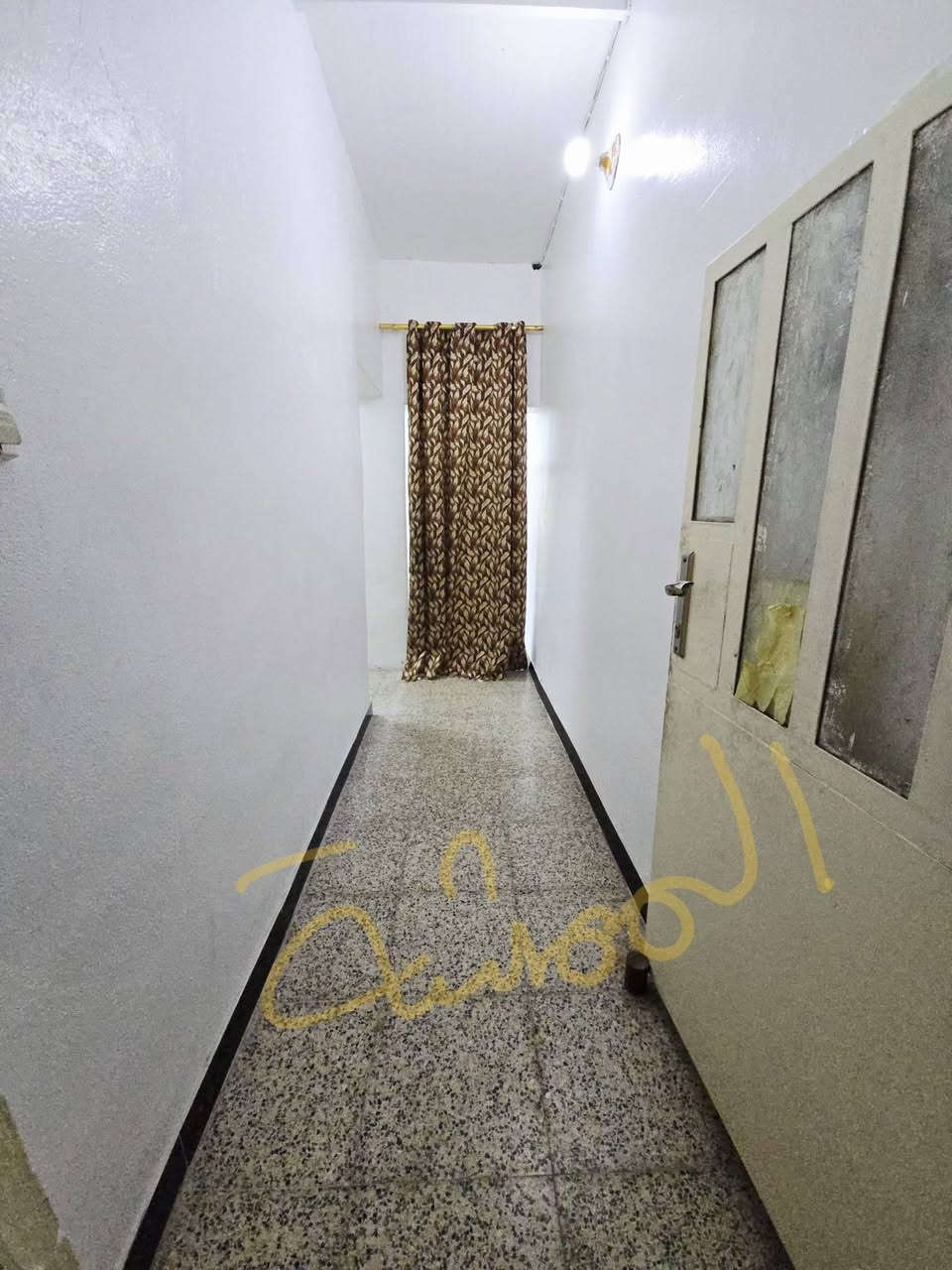 السلام عليكم بيت للبيع تجاوز ومن ضمن التمليك بغداد بوب الشام مقابل القوس بل فرع مقابيله المساحه 125 النزال 25 الواجها 5 بي غرفه وصاله ومطبخ وحمام خارجي وداخلي وطرمه اي استفسار اتصل عل رقم واتساب ***********
