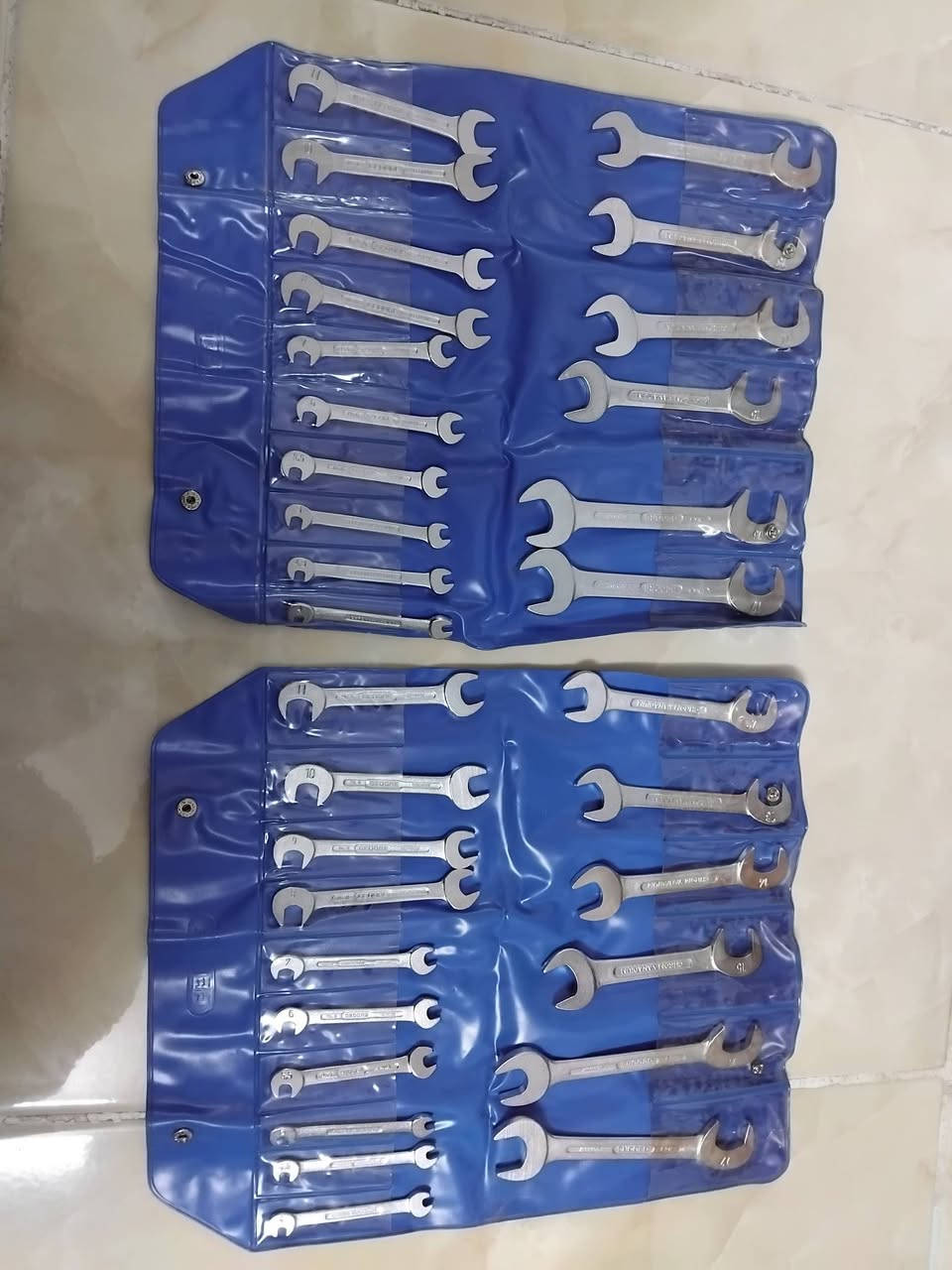 اسباين جيدور ألماني أصلي قديم 
سعر ٥٠ الف 
رقم الهاتف ***********
