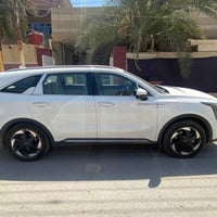 كيا / سورينتو خليجي / موديل ٢٠٢٤ / لون ابيض / عداد الكيلو متر /٢٠  الف...