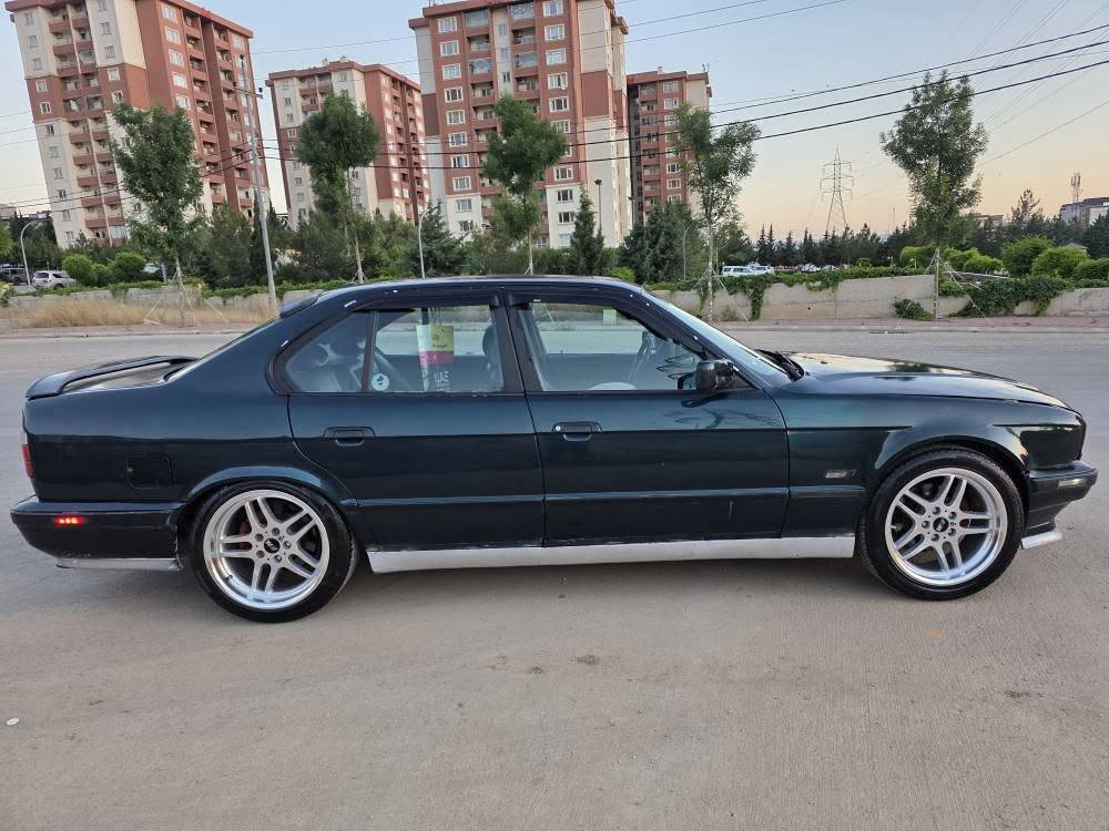 بيئيم موديل 1993
فؤل مؤاسه فاد 525بيلاد
***********
***********
كيرئؤتؤماتيك مه كينه كه بس ديجيتال ته بريدساردؤكه رمي مه سبؤت  سلايد كوشن جلد شه ش كه له ناوفؤرميكا مه ركه زي ده بل ئيرباك شاشه ئايباد ABSبيش بان لايد سينؤن جؤار تايه ؤيلي Mدوسايس لؤك بؤبه سراؤه كيرؤمه كينه ي لؤك بئ ده عمؤبئ ليدرانه ئارم بلاسيكي سليماني به شه رتي ئه ؤه ليات براؤه به شه رت (48)كه لاؤ كه ميك مؤعامه له به س بؤ فرؤشتنه كؤرينه ؤه ناكه م 
*********** Tehran, Iran

