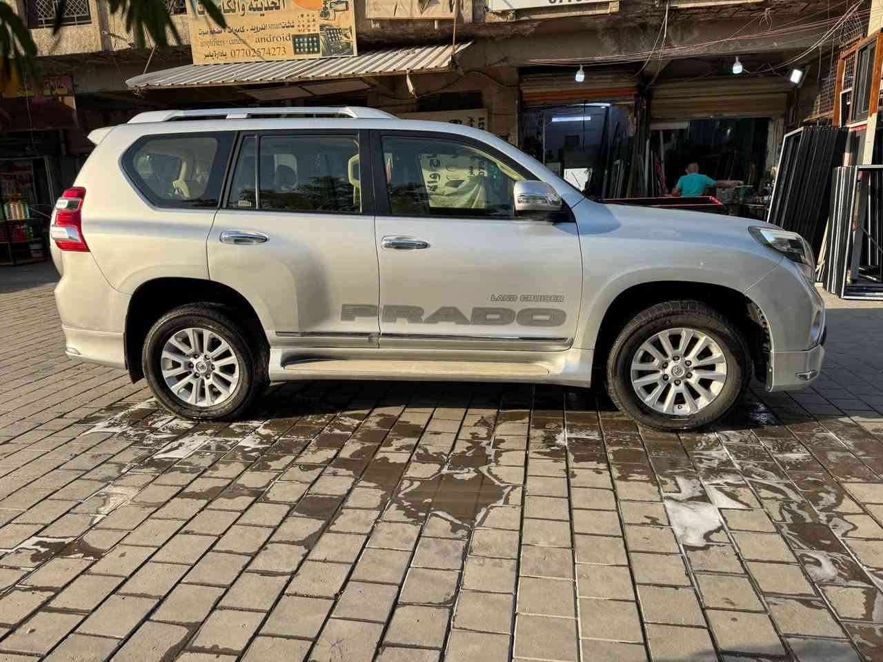 السلام عليكم برادو موديل 2016 سته سلندر  VXR اعلى مواصفات فول خليجي رقم أربيل تحويل مباشر ماشيه ١٢٨ الف السيارة جاهزة وجديدة بيها صبغ ٣ قطع اثر شخوط بدون دواخل شرط السعر ٢٧٥ ورقة مجال بسيط مكاني بغداد البنوك شارع الكنيسة للاستفسار *********** ابو مصطفى السونار مرفق مع الاعلان

