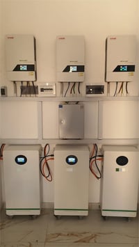 منظومة شمسية • انفيرتر ٨kw • بطارية ١٦kwh
