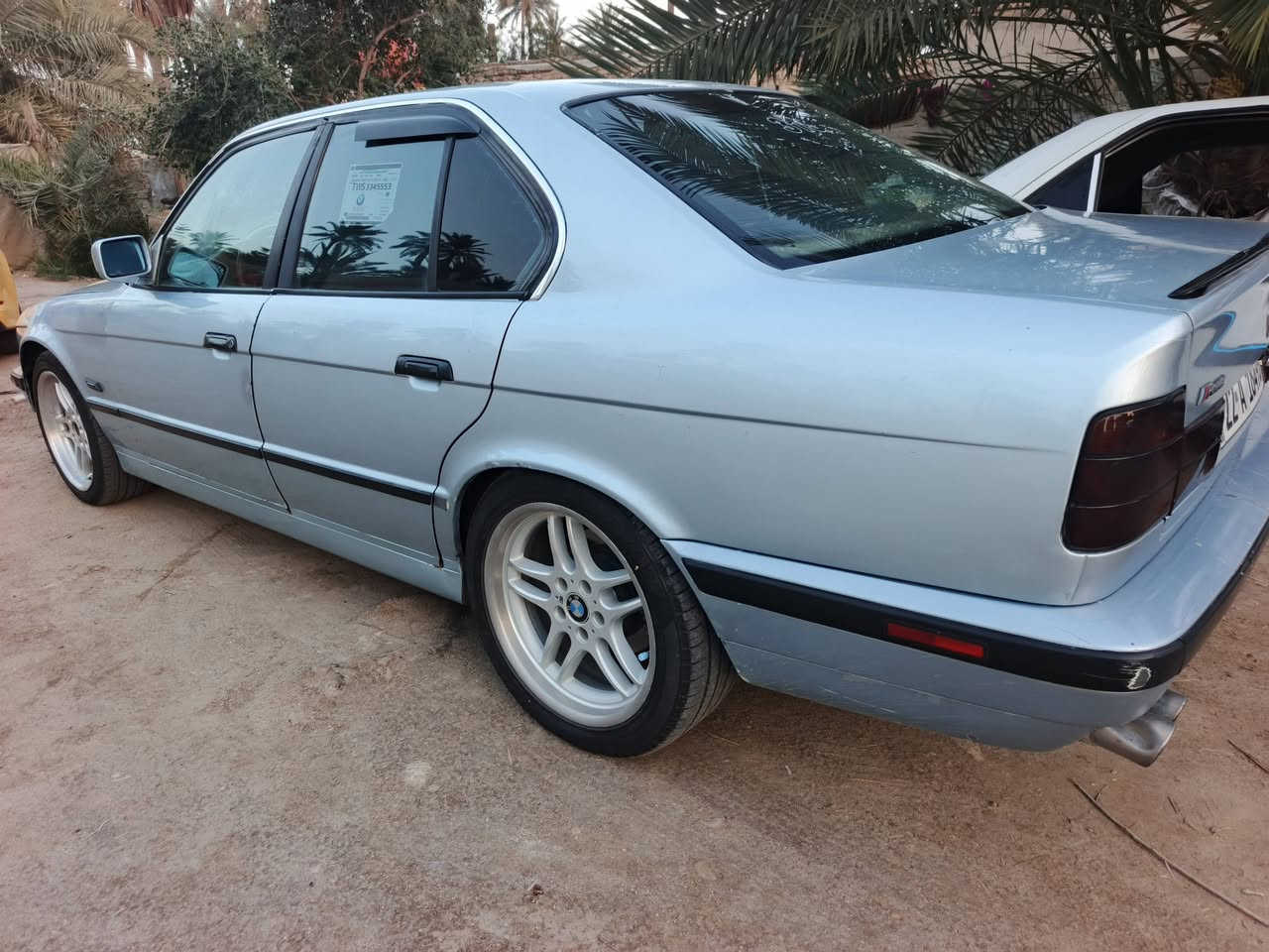 للبيع BMW
السياره حلوه تحتاج حداديه وتبريد 
تعال وشوفها و الك اليرضيك اريد ابيع
***********

