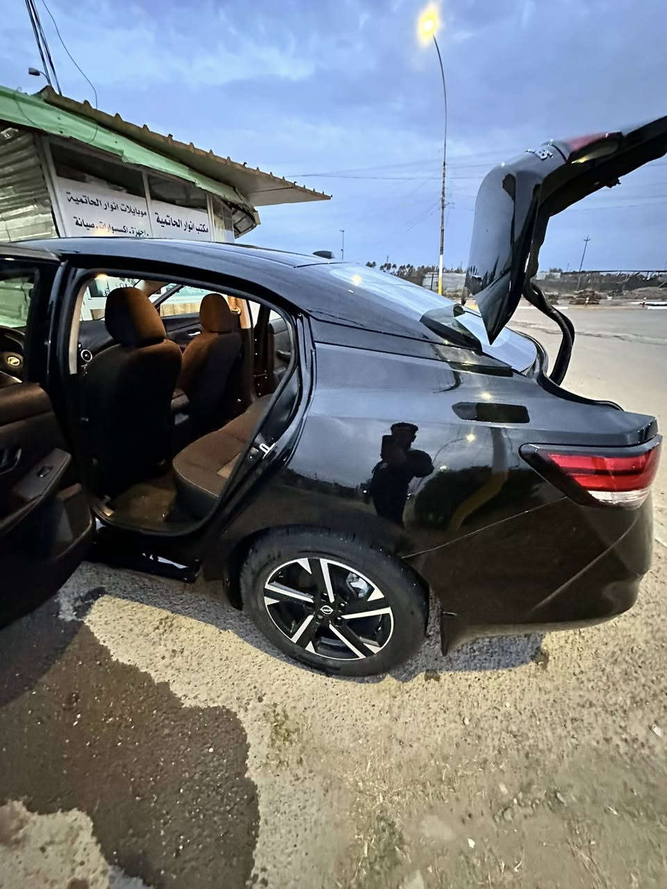 نيسان سنترا محرك ٢٠٠٠ موديل ٢٤ جالمغ وشويه بونيد بدون رقم دخول جديد باسمي تترقم بغداد او اي محافضه 
١٢٨ السعر 
كلش جديده مواصفات sV 
***********
