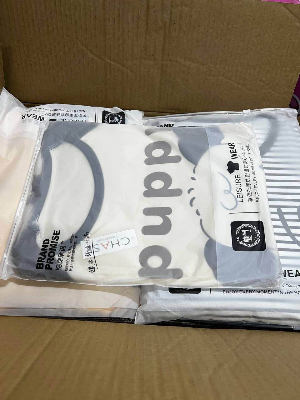 ترا دابيع سعر ارخص من لمخازن ولجملة تصفية محل ملابس تراكات وقطع شلعة كاملة عدد 130 سعر التراك الصيفي او القطعة الشتائي بـ 1500 دينار فقط ( ماعندي توصيل ) مكاني البياع حي تراث هـ واتس *********** بغداد, العراق
