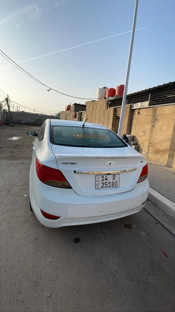 اكسنت 2016 خليجي
محرك 1600  / رقم انگليزي و بأسمي السياره
و مصفره من كل الغرامات 
تبريد شغال /فتحه/ تحكم ستيرن / لايت زنون / ارضيه جلد/شاشه
حداديه و گير ومكينه كلها تمام 
بيها بارد بمكان قبق البانزين 
السياره مال جناي وابيع للجناي رجاءاً البياع شراي لا يتصل 
السعر 90 وشرط التحويل 
*********** مكاني الزبير
