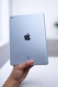 ايباد 9 مستخدام قليل200 ذكرة 128 بطارية 92 نقال محافضين عليه وكلشي ماب...