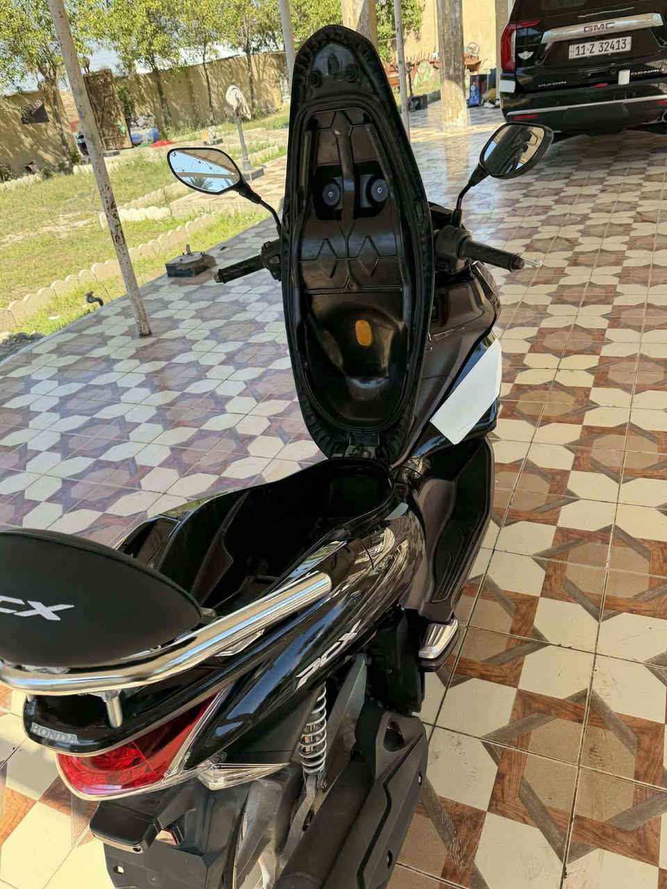 سلام عليكم
دراجه بي سي اكس جيل اول 
الدراجه فول مواصفات  F1.قليل من هيج فئه  دراجه منزله على يدي يعني على وضع المزاد طالعه من كلشي وكلاشي لاستفسار اكثر اتصل ‏‪***********‬‏ العنوان بابل محاويل مكلف بلا نشر
