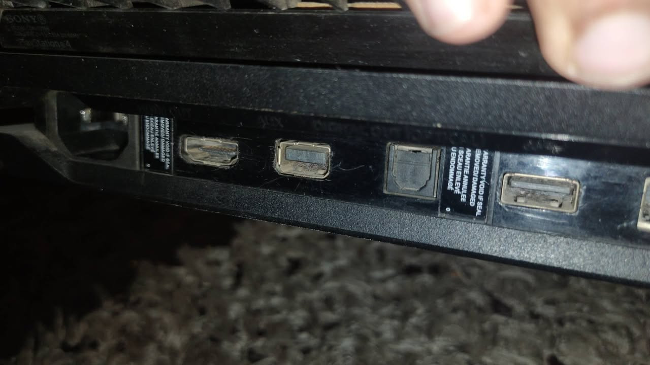 سلام عليكم
بلي فور برو ويا لعبتين قرص وداخل الحساب هم بي لعبتين فيفا 24 و the crow
ما مفتوح مثل ما موضح بالصور 
ب300 وبي مجال 
مكان بغداد المنصور 
للتواصل
***********
