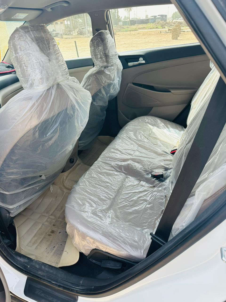 السلام عليكم توكسان 20ماشية 95مكفولة عده رصعة موضحة بالصور بخشم البنيد الاستفسار ع رقم ***********
