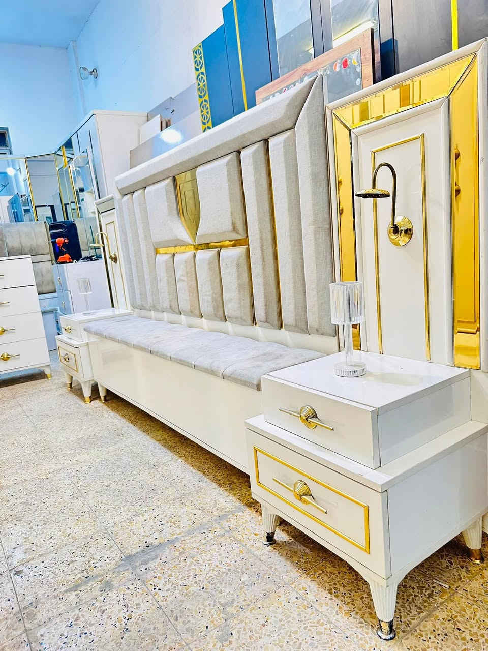 غرفه نوم تركي 🇹🇷مستخد 
نضافه 80‎%💯 
تتكون من 10 قطع 
ميز امرايه داخلي 
+كنتور اضافي بابين + برغي وجوي حديد + شازلون مخزن  + اناره شغاله 💡+جام برونزي +قماش وتر بروف 
سعر 950  
تشمل التوصيل والشد داخل بغداد مجاناً باقي المحافظات كروه رمزيه


**إذا كنت صاحب هذا الإعلان وتريد حذفه لأي سبب، رجاءا أرسل رسالة إلى الدعم الفني**