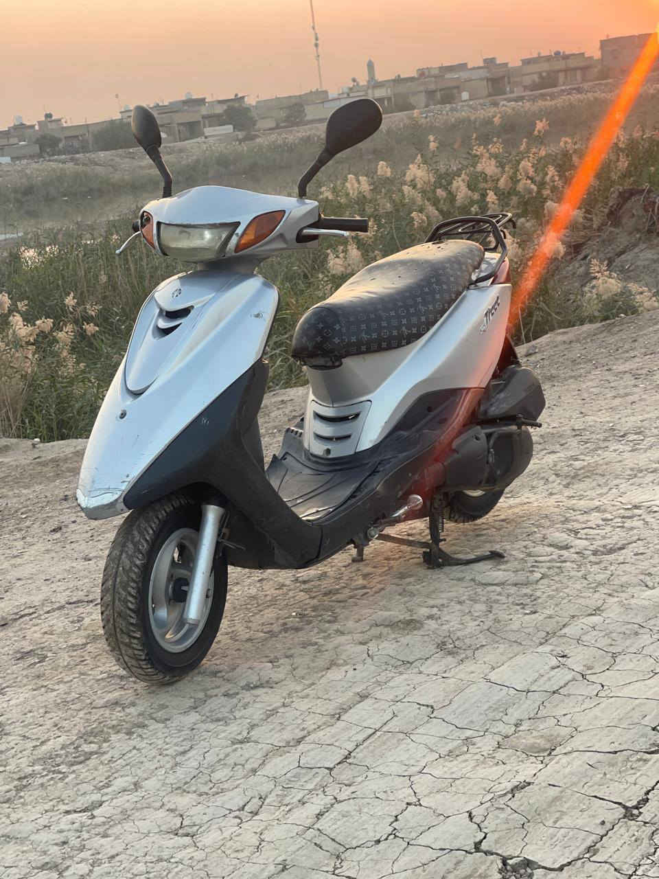 السلام عليكم 
دراجه اكزز نوزل  مراوس ماكس. سكنس
الدراجه مابيه نقص عده الاشاره الاماميه
الدراجه كله بلادديه
بيه منفيس فقط 
صدر بلادي دبلات بلادي 
كلچات بلادي 
وياله بلادي
نقص فقط كفر صالنصه 
الدراجه كل اسبوع ابدل  اله دهن بانزين فقط محسن 
نكره سلف 
ترايك وين ميعجبك
سعره٥٥٠ وبيه مجال للطيبين

*********** 
اذا ماحصلته 
***********
