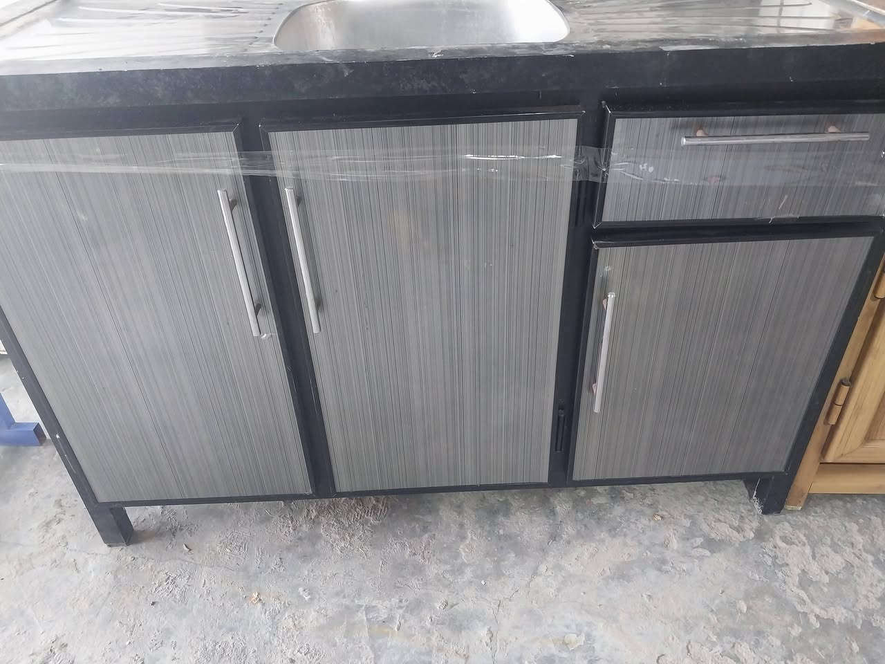يتوفرلدينا
انواع الكاونترات 😍

موبردات اصليه (الونه )✅😍

طباخات فريش 😍✅

مدخل الجسر الحبانيه 
***********
