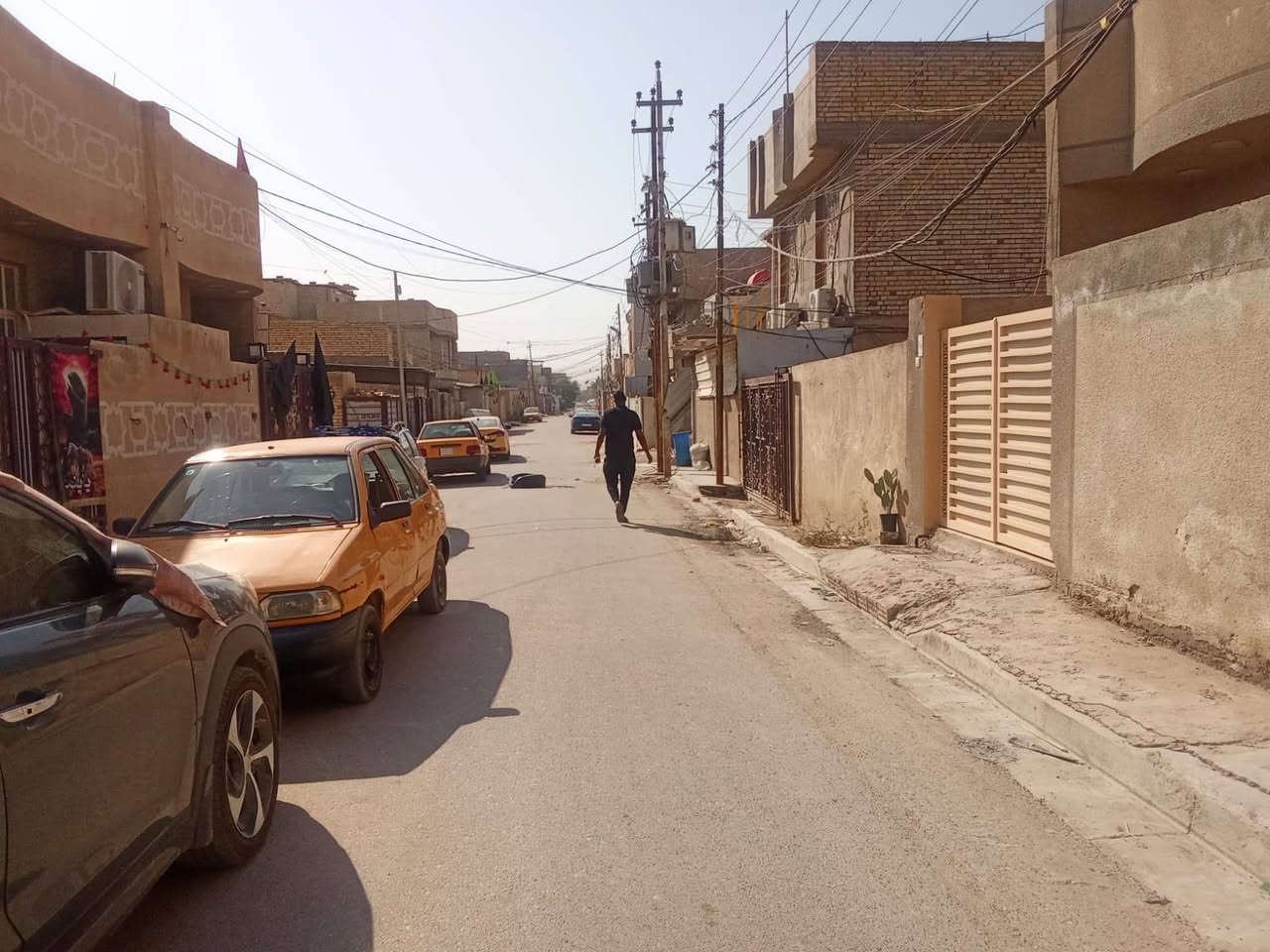 قطعة أرض للبيع . المساحة 140 متر الواجه ثمانية الا ربع النزال 18٫500 في الزعفرانية منطقة الوليد صرف زراعي سند 25 السعر 145 و بي مجال للاتصال ***********
