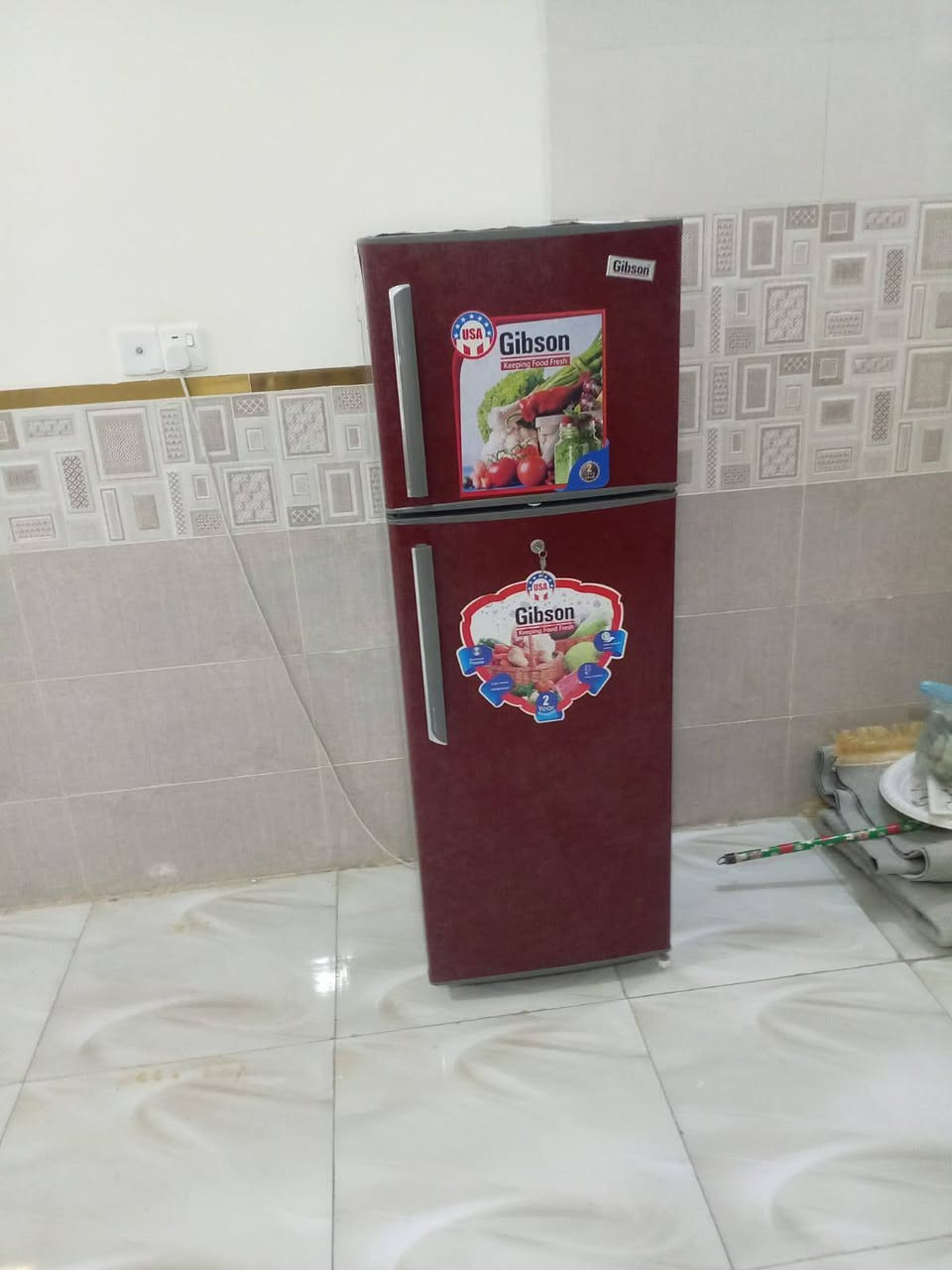 السلام عليكم اغراض بيت للبيع نظافه فول مابيهن اي أضرار ***********
