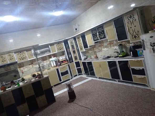 السلام عليكم..
دار للبيع .مكان مميز جدا 
النوع // طابو زراعي سند 25 
المساحة // 285م
الواجهه //13/5م
البناء // طابوق جمهوري 
السقف صب كونكريت بإشراف وتنفيذ مهندس مدني 
التفاصيل : طابقين
الطابق الاول يتكون من
غرفة عدد 2  6*4الثانيه 6*8
استقبال 9*4
صالة 10*4
مطبخ 6*4
صحيات داخلية .
صحيات خارجية .
ممر ات خلفي طارمه
الطابق الثاني 
غرفة نوم عدد 2
6*4+8*4
السطح اشتايكر كامل
السعر //١٤٥ وبيه مجال
الموقع ** بابل المدحتيه 
مقابيل وعد الكصاب عبر القنطره شارع صب مجاري خارجيه
بناء حديث درجه اولى 
عرض الشارع 6م الامامي
للاستفسار اكثر يرجى زيارة مكتب دلالية وائل الهندي الواقع شارع الستين قرب سلوان ابو الكاشي مقابل فرع علي قماره
 او الاتصال على الرقم ***********
***********ابو علي
للإعلان والترويج عن عقاراتكم يرجى مراسلة الصفح
