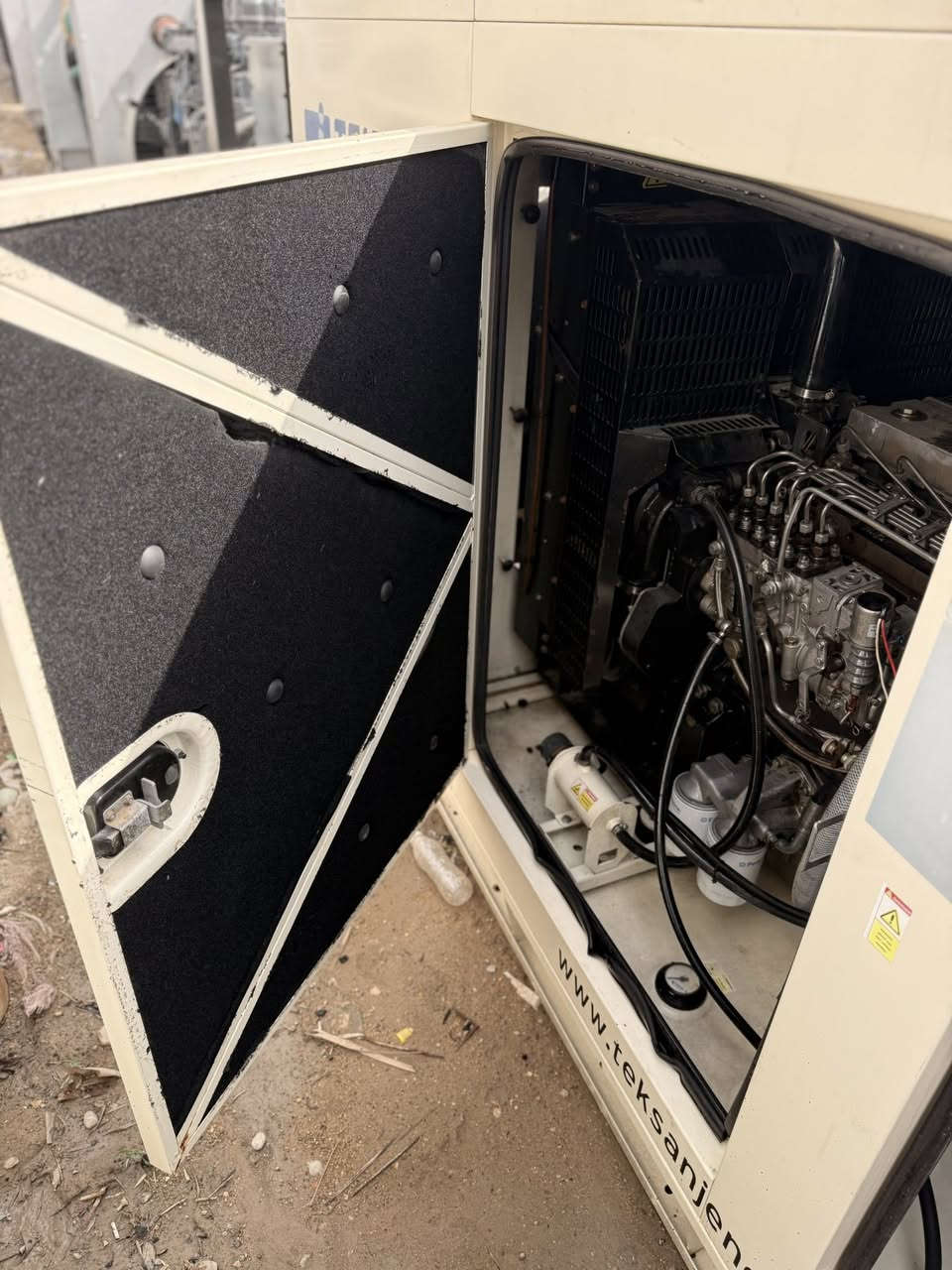 السلام عليكم
بيركنز ٦ سلندر كاتم شرط برغي مامفتوح بيه ع وضع الشركه

110 كيفي نضام حمايه كامل شرط الشغل

العنوان / واسط الكوت شارع القياده قرب المدينه المائيه

اللا ستفسار / ***********
