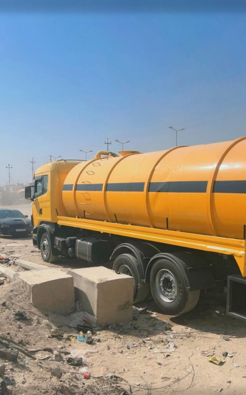 السلام عليكم فاكيوم 2006 للبيع سياره جديده ونظيفه حيل تخم تاير ماكينه جير كهربائيات كلها شغاله سياره حلوه ونظيفه.  تانك جديد   موتور جديد تخون لايت تواخذ الحلوة وجديدة بيع مال مستعجل ***********
