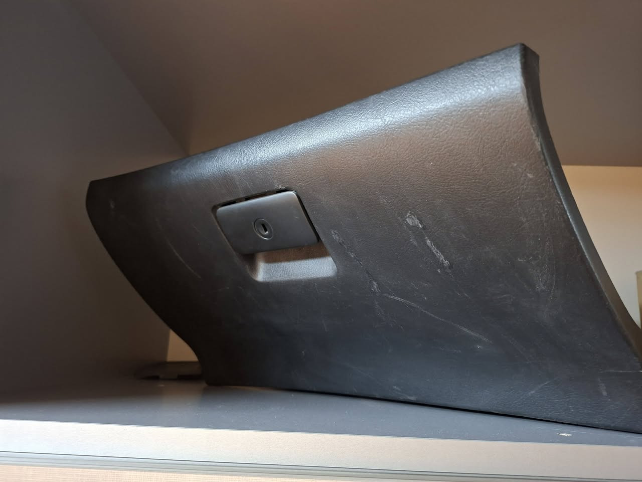 سلام عليكم
غراض بيجو 307
***********
واليحتاجهن ماقصر ويا
