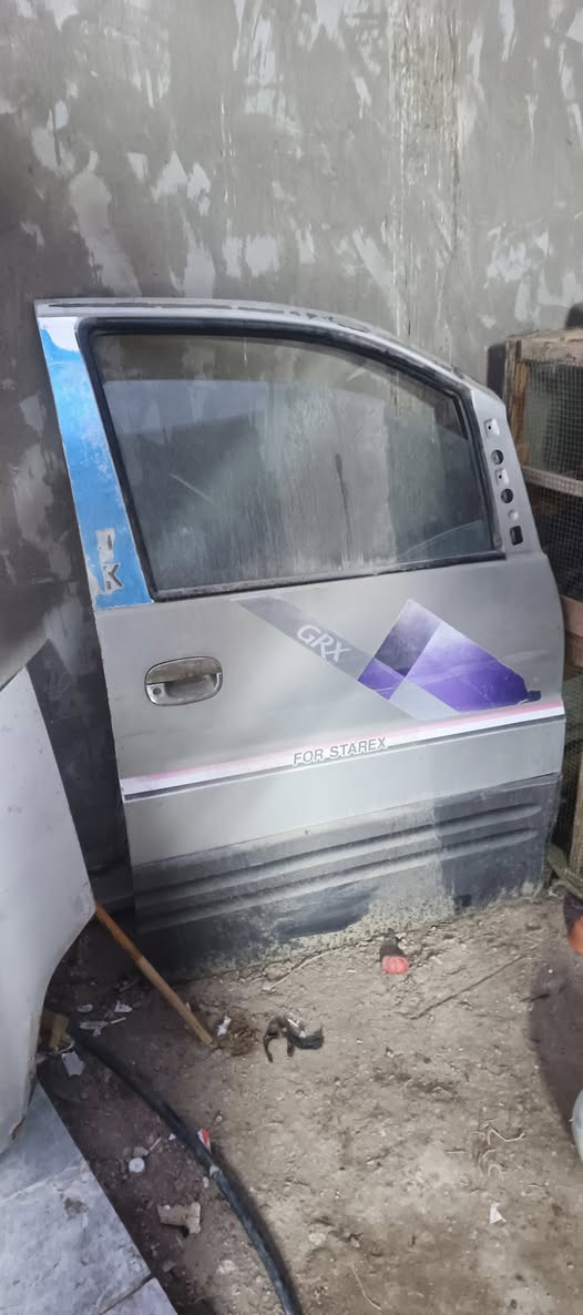 السلام عليكم باب وبنيد لبيع سعر ٥٠ قفل الباب كامل جامه وبطانه ويدات وقفاله كله شغاله بيعهن كلهن بسعر الجامه مكاني بغداد زعفرانيه ***********
