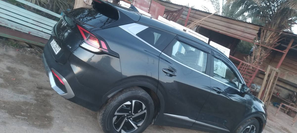 سبورتج 24 هايبرد LX ماشيه ١٣٠٠٠ بيهه تبديل باب نفس الون وجاملق سعر ١٧٥$بغداد***********
