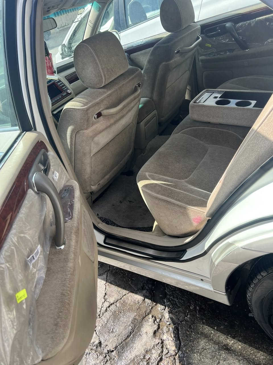 مه ليكه براوه ٢٠٠٢ ناو زه رد بى ده عمو بؤياخ جالو شوختى نييه به گلايتى كريستال پيشه وه ى عه ده سه يه سارديو گه رمى مه زبوته جامى هه لگيراوه مه گينه ى ١٧٥ بى سه رفو بوغارسعرى(٣٥$) مه جالى كه م له سليمانيم(***********)
