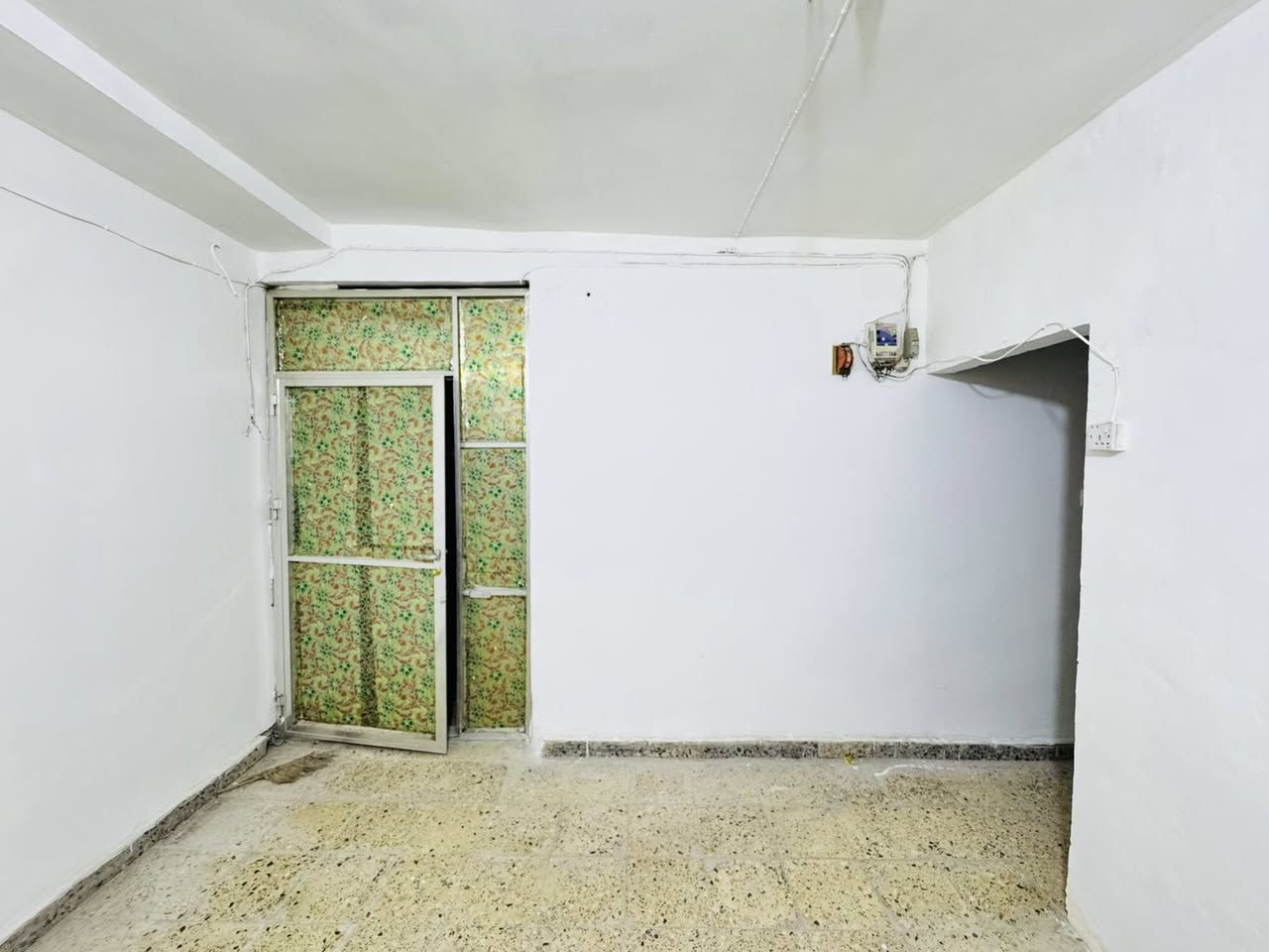 السلام عليكم
للإيجاااار

الاجار 325

شقه تحتوي على غرفتين وهول ومطبخ ومجمع صحي خدمات كامله حله منطقة حي الامير قريبه على شارع نادر العام

***********
