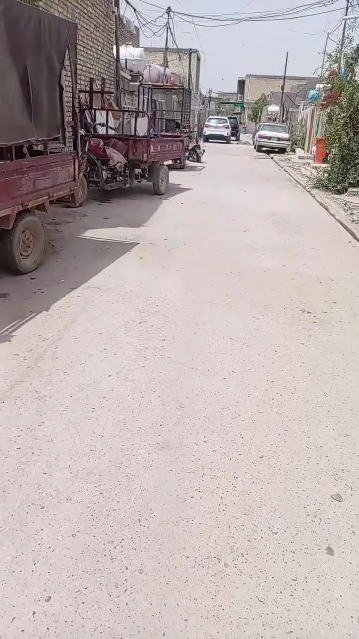 السلام عليكم بيت حي طارق الوسط لبيع مقابل حسينية اباصالح مساحه البيت ١٠٠ متر رقم الهاتف***********
