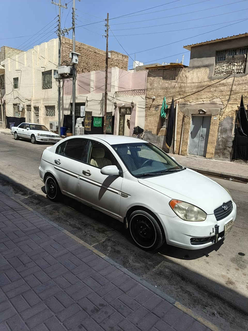 سلام عليكم للبيع بدون مراوس اكسنت مديل ١٠ خليجيه محرك ١٦٠٠  تبريد وي سويج باتري جديد حداديه حلوه جاهزه سياره بيه رشات صبغ فقط اثر طخات سعره ٨٣ وبيه مجال قليل مكانه نجف /‏ بي وتساب ‪***********‬‏
