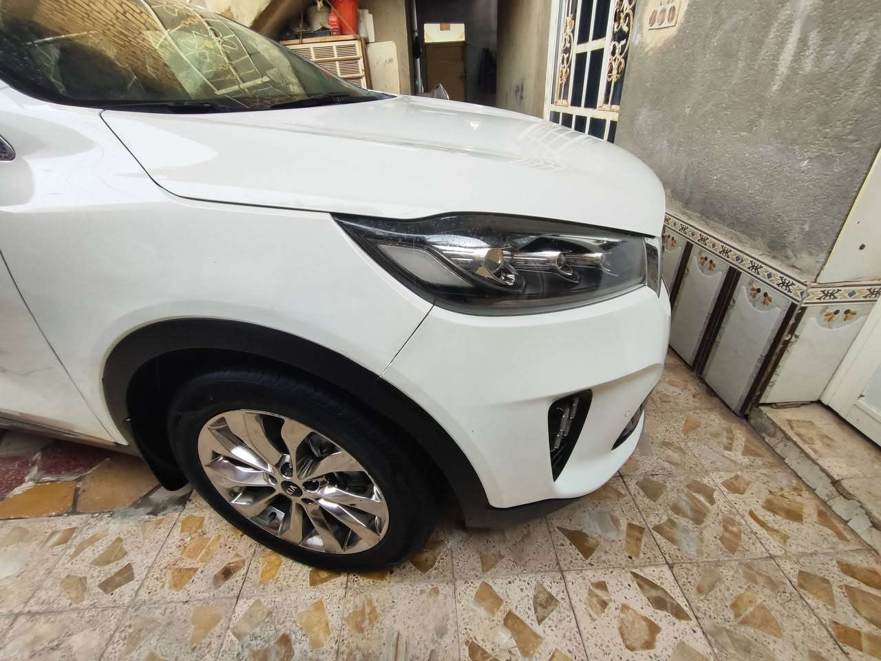 ‏كـيا سورنتو 2020 خليجي رقم بابل دولي
سبعة راكب V6 مكفوله كفاله عامه ماعدا اقل من ربع باب بي كلير فقط اثر شخط بسيط بدون اي حادث او ضربه او معجون نهائيا 
فول مواصفات ماشيه 89 حقيقي جاهزه من كلشي على وضع الشركه گير ومحرك مكفولات 
بشرط الفحص للسونار السعر 248 وبيها مجال  العنوان الناصرية 
*********** ,, ***********
