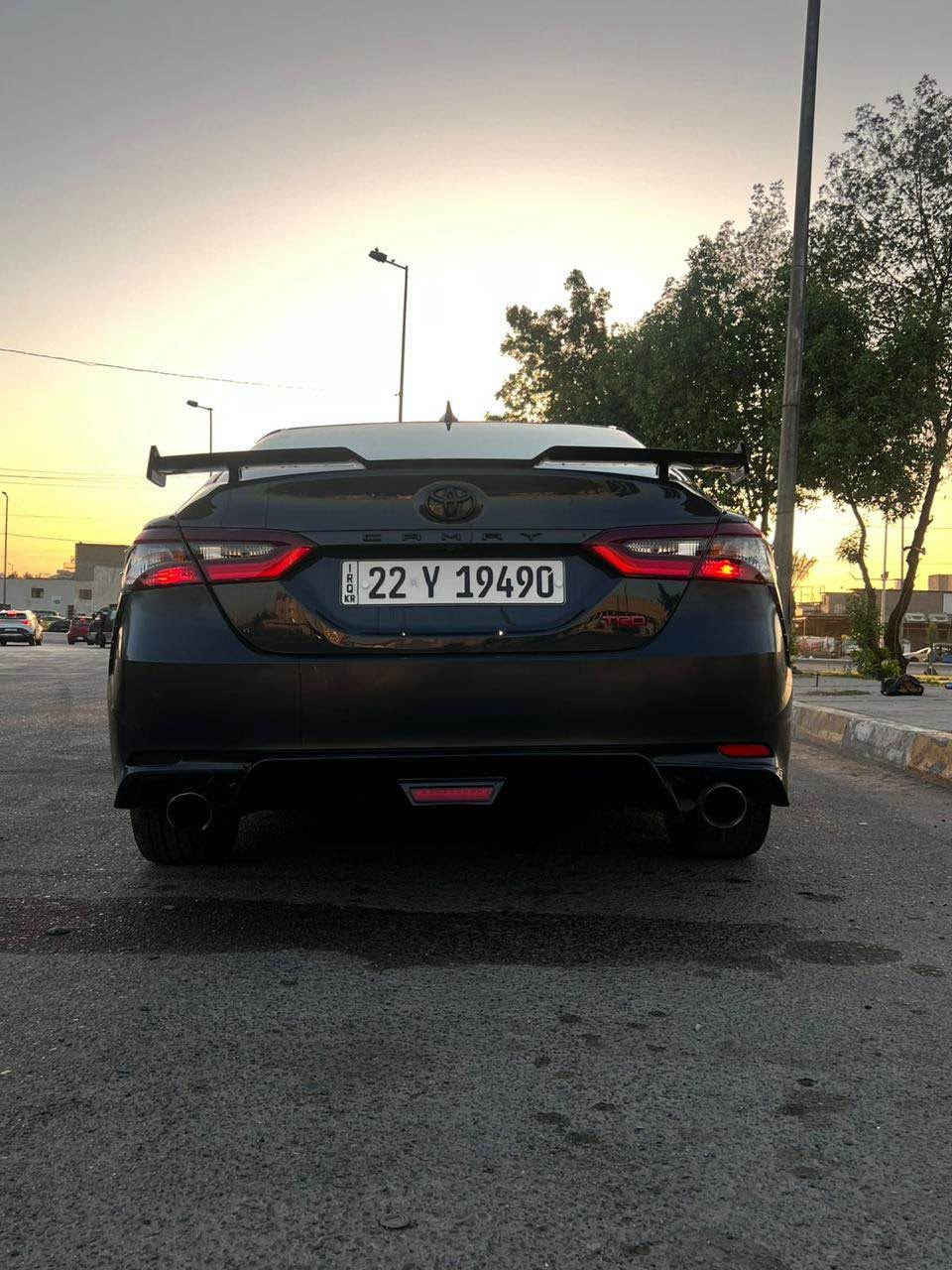 السلام عليكم قطعة حلوه و مميزة للبيع فقط
كامري فئة TRD  تو كلر رقم شمالي بأسمي موديل 2023 ماشية 33 الف حقيقي محرك  افلون 6 سلندر   3500 تنفس طبيعي صاررووخ  كير 8 نمر  حادثها قطعتين باب وجاملغ صبغ بدون دواخل بجمها كبس بلادي ماملعوب بي ابد صور الحادث مرفق بالمنشور 
السياره جديدة جداً جداً وترايهـا يخبل وزيرو بدون اي نقص 
مواصفاتهـا :
تو كلر قماره وتكم اسود لماع بالأضافة لونها الاصلي سمنتي 
بصمة
كشنات جلد تدفئة وتبريد ومختمة TRD
شاشة كبيرة 
كير مختم TRD
كزوزات رياضية مختمه TRD
رادار امامي وخلفي وجانبي
لايتات زنون بلادي
سبويلر رياضي بلادي
ويل كب رياضي حجم 19 
وباقي مواصفات الفول 
مكانها بغداد السيدية 
السعر مناسب جداً 217 وبيها مجال للشراي 
 للأستفسار *********** بغداد, العراق
