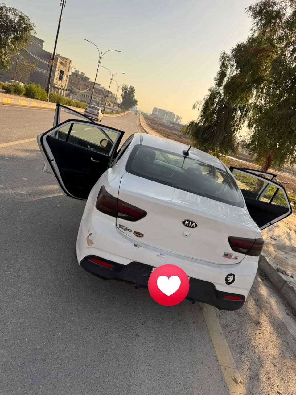 السلام عليكم 
ريو ٢٠١٩ رقم نينوى لون ابيض 
محرك gdi 
ماشيه ٨٢ مايل  
سياره نظيفه وجديده مابيها نقص 
طخم جديد داخل نظيف 
ضررها جاملغ الخلف من جهه السايق وشويه من صندوق وموضح بسونار بدون شواصي
السعر ١١٨ $وبيها مجال
***********
