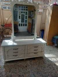 ميز تواليت • مستعمل ابيض • بغداد الكرخ