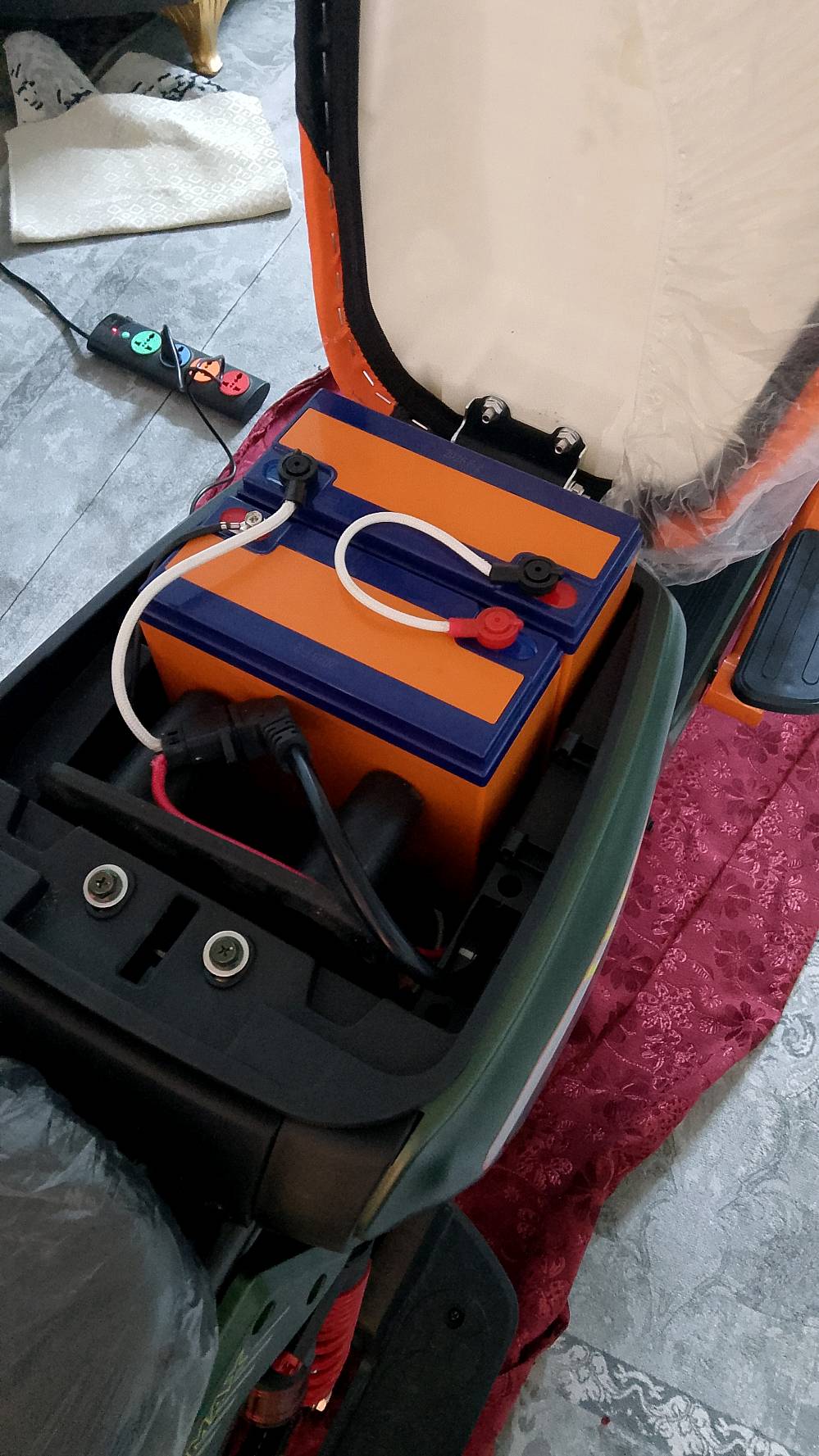 دراجه شحن للبيع النوع R9MAX عدد البطاريات 5 كبار من شركه HIS ملف 2000 حقيقي موديل 2026 الدراجة ستعمال قليل . ملاحظة / الرقم بيه فقط واتساب