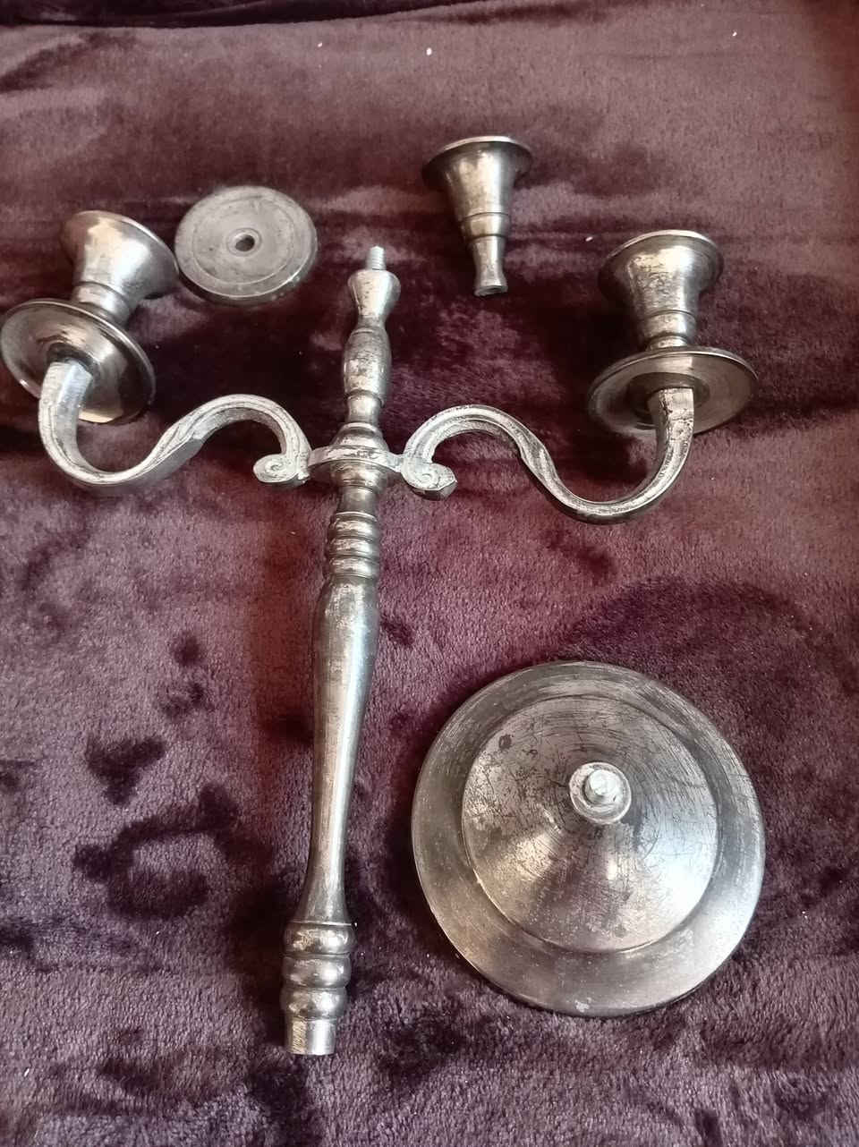 شمعدان معدني فكتوري انكليزي طلاء فضة أجزاء الشمعدان يمكن تفكيكها
السعر / ٣٠ الف الاستلام مباشر بدون توصيل بغداد البلديات


**إذا كنت صاحب هذا الإعلان وتريد حذفه لأي سبب، رجاءا أرسل رسالة إلى الدعم الفني**