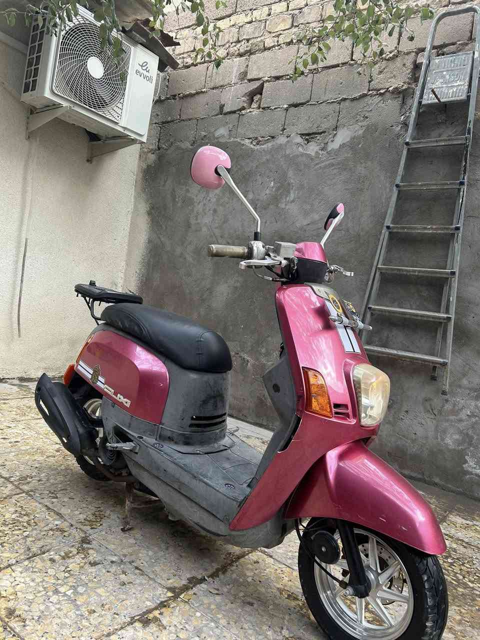 ماكس بوليسي للبيع دراجه مكفوله برغي واحد ما مفتوح بيه دراجه كله بلاد كلشي شغال بيها سلف هندر اشاير لايت امامي خلفي عداد سرعه عداد بانزين كلشي شغال اي نقص مابيه دراجه كله ختم واحد مكينه كفرات وشاصي ختم واحد سعر دراجه 950 الف مكاني البصره المعقل رقم (***********)
ملاحظه: كفرات دراجه الاصليه اليابني لون سمائي 
الي بل دراجه تجاري فيتنامي مختمات
