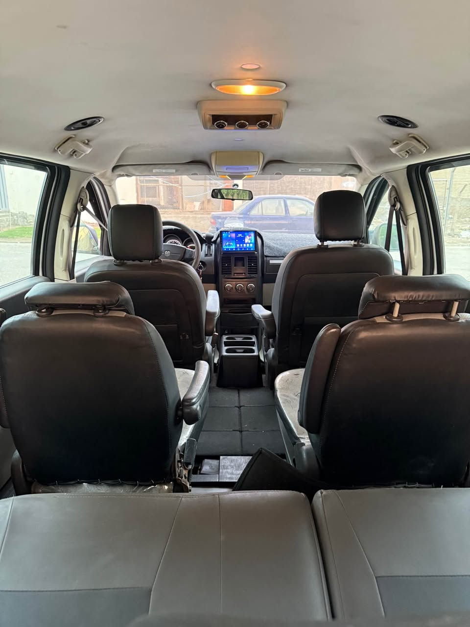 السلام عليكم 
دوج كرفان 2008 
محرك 6 سلندر وعليه منضومه غاز 
وارد امريكي حادثه قبغ جنطه فقط وهنا بلعراق بيه باب وجاملغ اماميات جهه السايق باقي السياره كفاله بدون ضربه وبدون صبغ سياره جاهزه كير ومحرك مكفولات صدر امامي وخلفي نضيف تخم تاير نضيف كهربائيات كله جاهزه تبريد ثلاث قطع ثلج كشنات سياحي الغرفه كله مغلفه وجديده السياره بدون نقص الحمدلله معروضه ب ( 96$ ) وبيه مجال بسيط مكاني بغداد الدوره نهايه شارع 60 للاستفسار *********** بغداد, العراق
