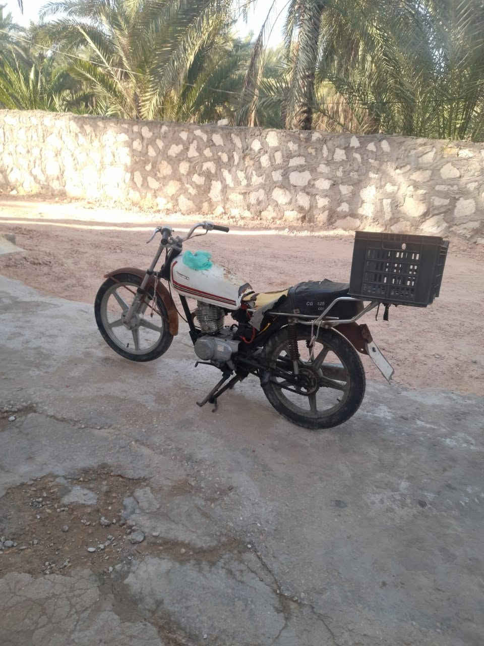 السلام عليكم
دراجة كلك بدون أوراق للبيع
شغالة الدراجة ما كايمة ولا شي بس يرادلها ترتيب
مكفولة من السرقة السعر ١٢٠ الف وبيها مجال
المكان كربلاء البوبيات
رقم الموبايل ***********
