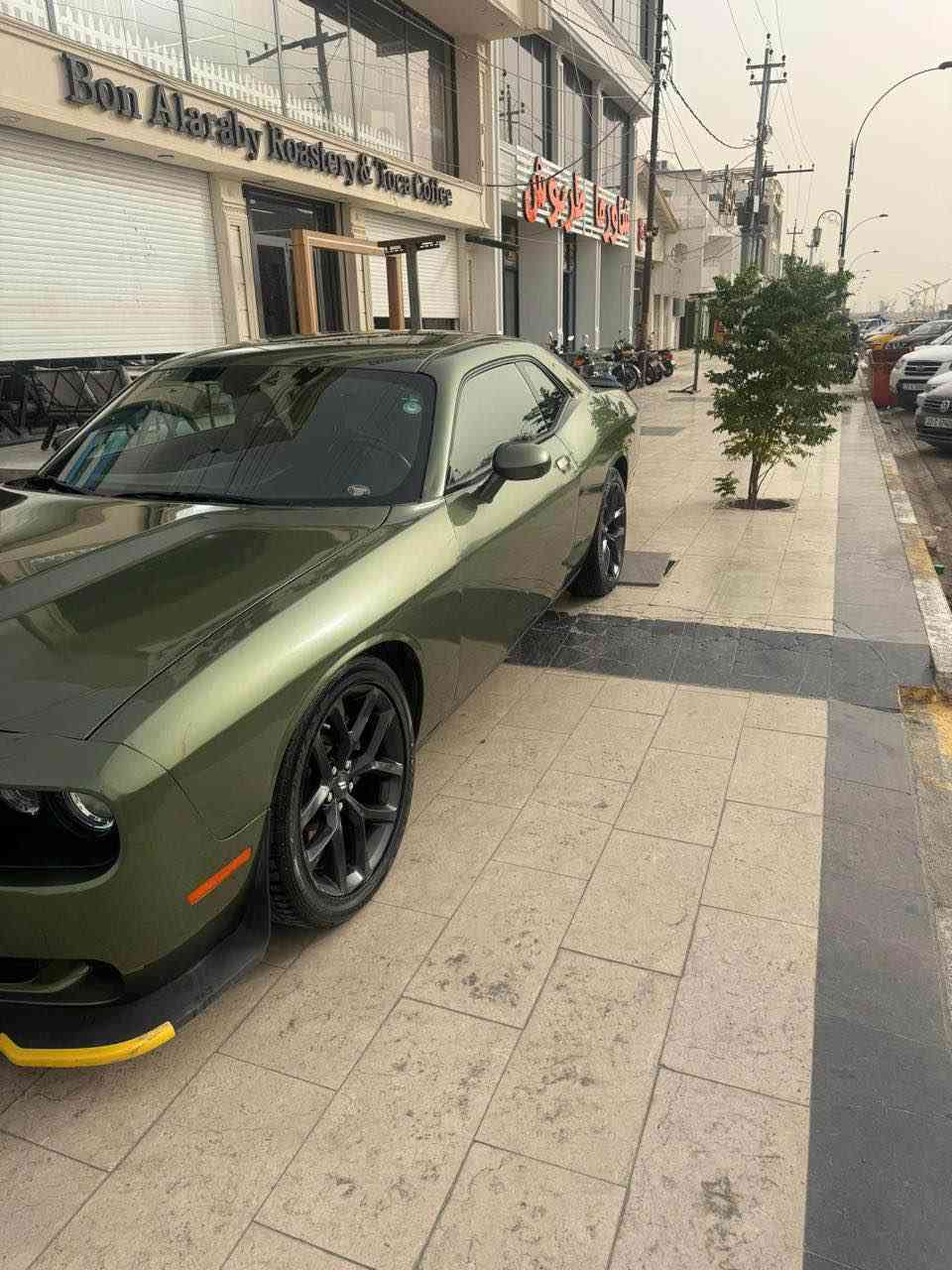 سلام و عليكم 
دوج جالنجر 2022 gt
بي ٣ قطع بدون شواصي
ماشي ١١٨ الف كيلو
*********** كركوك, العراق
