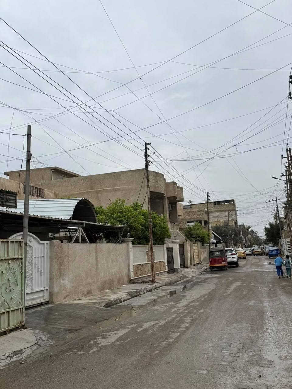 السلام عليكم للبيع للبيع يوجد لدينا مشتمل 100 متر في منطقه حي الجهاد الفين نظام شقق حلين موجر 900 في الشهر هاتف ***********
