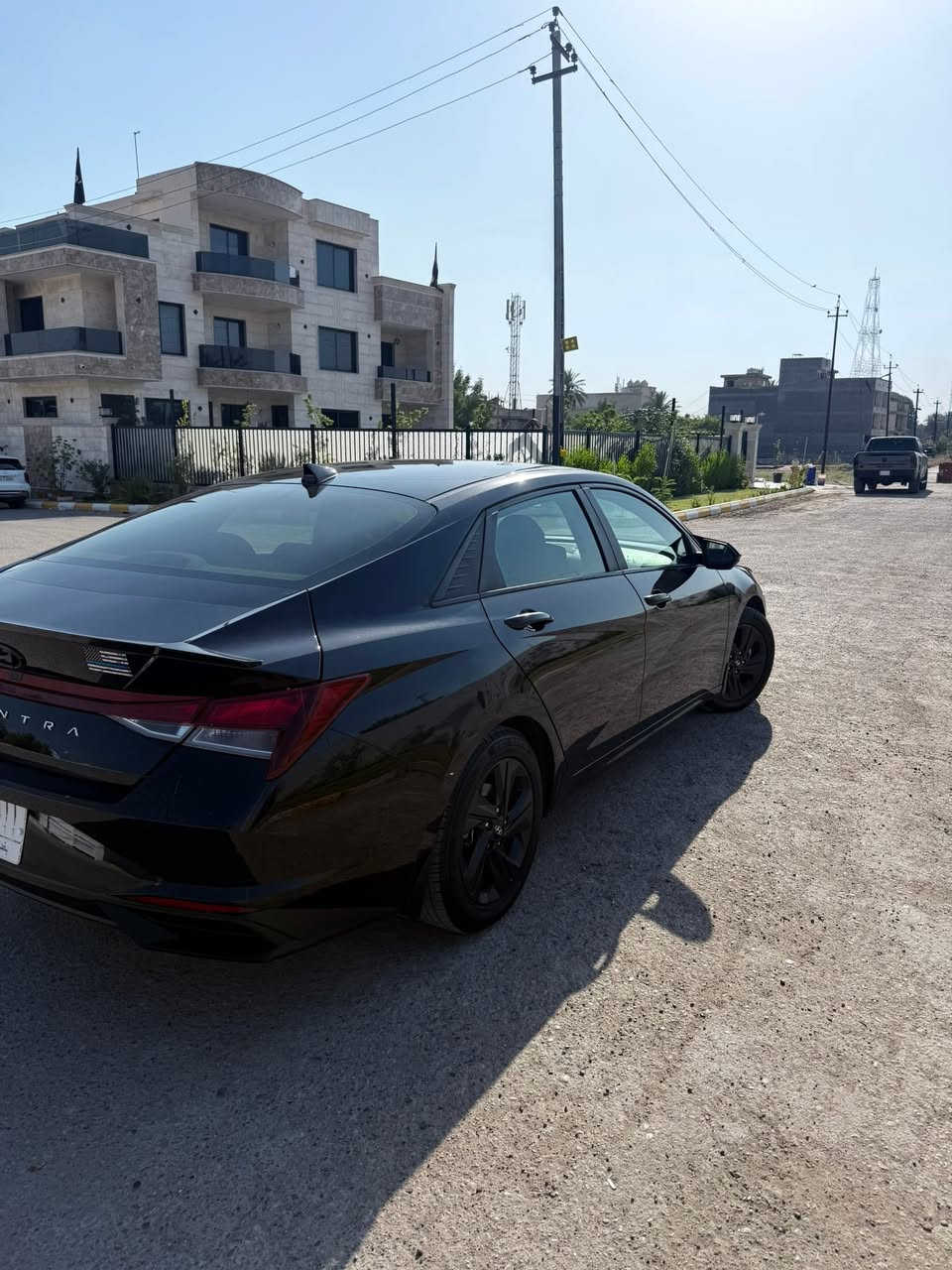 النترا 22 وارد امريكي حادثه سطحي البنيد صبغ فقط والجاملغات الاماميه بارد ب طرفهن مكينه كير مكفولات مواصفاته بصمه وتشغيل عن بعد رادرات امامي وخلفي وجانبي كشنات جلد ابيض 
ماشيه 73ميل 
السعر 135 وبيه مجال 
***********
