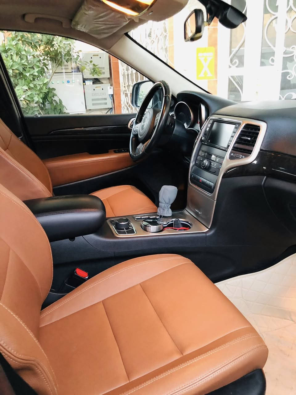 🔴 للبيع جيب كراند شيروكي موديل 2013 خليجي
السيارة نظيفة وما بيها ضرر وبدون قطرة صبغ

🔹 الدواخل: نظيفة جدا جدا 

🔹 فور ويل 

🔹 المواصفات:

 • فتحة

 • بصمة

 • تشغيل عن بعد

 • كشن جلد

 • كشن كهرباء

 • كير ومكينة حدادية

 • تخم تاير جديد

🔹 السيارة مكفولة ورقم بغداد 
وسنوية لل 2030 وباسمي ورقم دولي

🔹 شرط التحويل نفس اليوم

📍 المكان: ديالى

📱 رقم الهاتف / واتساب: ***********

💰 السعر: 197 ورقة

بالعافية على اللي ياخذها �
