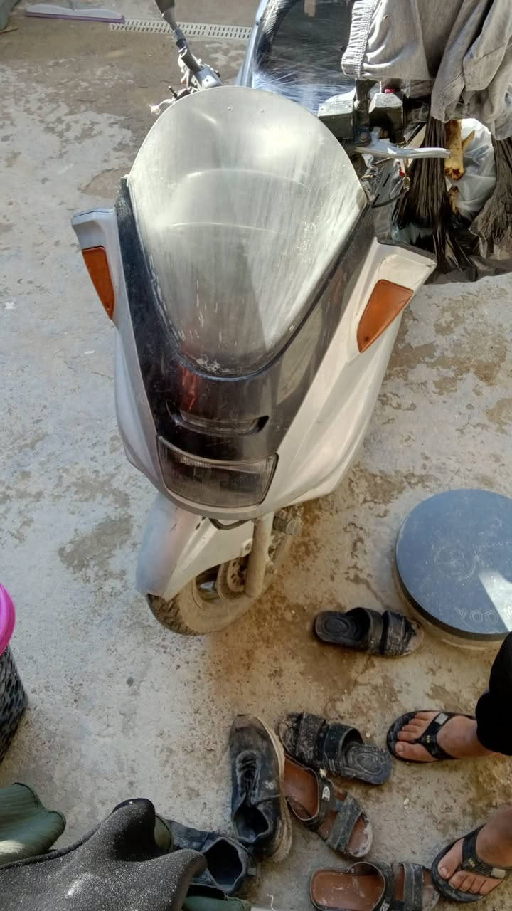 اسلام عليكم اخوان ) دراجه ماجسته قديم للبيع بيه بس كلجات امامي وخلفي غير هذا ماكو 

قيم وخذ بلي يرضي الله))) رقم الهاتف ***********
