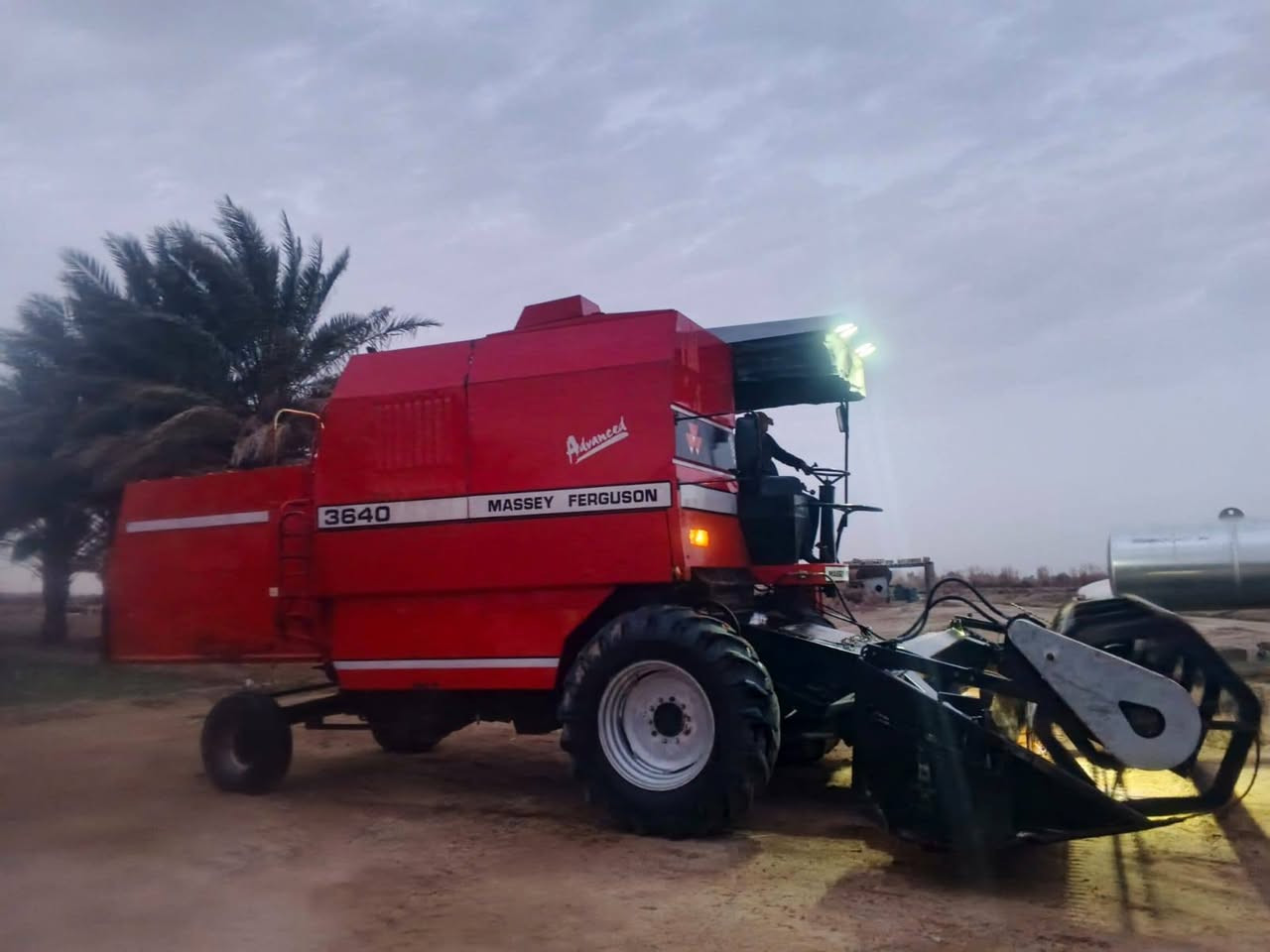 للبيع حاصده 2003فوركسن مكفوله من كسر ولحيم جكه لحيم مابيها تخم تاير محرك مامفتوح بم شركه بعده كهرباىي تشتغل وتطفي من السويج مديومه وجاهزه للحصاد وبسامينه كتاب شركه يعني احنه مستلمينها وجانت متروكه 9سنوات بالكراج شوف العين يبري الذمه طكه خياس مابيها
السعر 25مليون 
***********
اخوان رحمه الوالديكم كاتب السعر الي يريديشتري يتصل وبس لان حاصده مكفوله حتى سواق ماحاط بيها
اخوان رحمه الوالديكم بس تعاليق سلبيه ماريد عبر المنشور الله يرزق الجميع تحياتي الكم اخوتي
