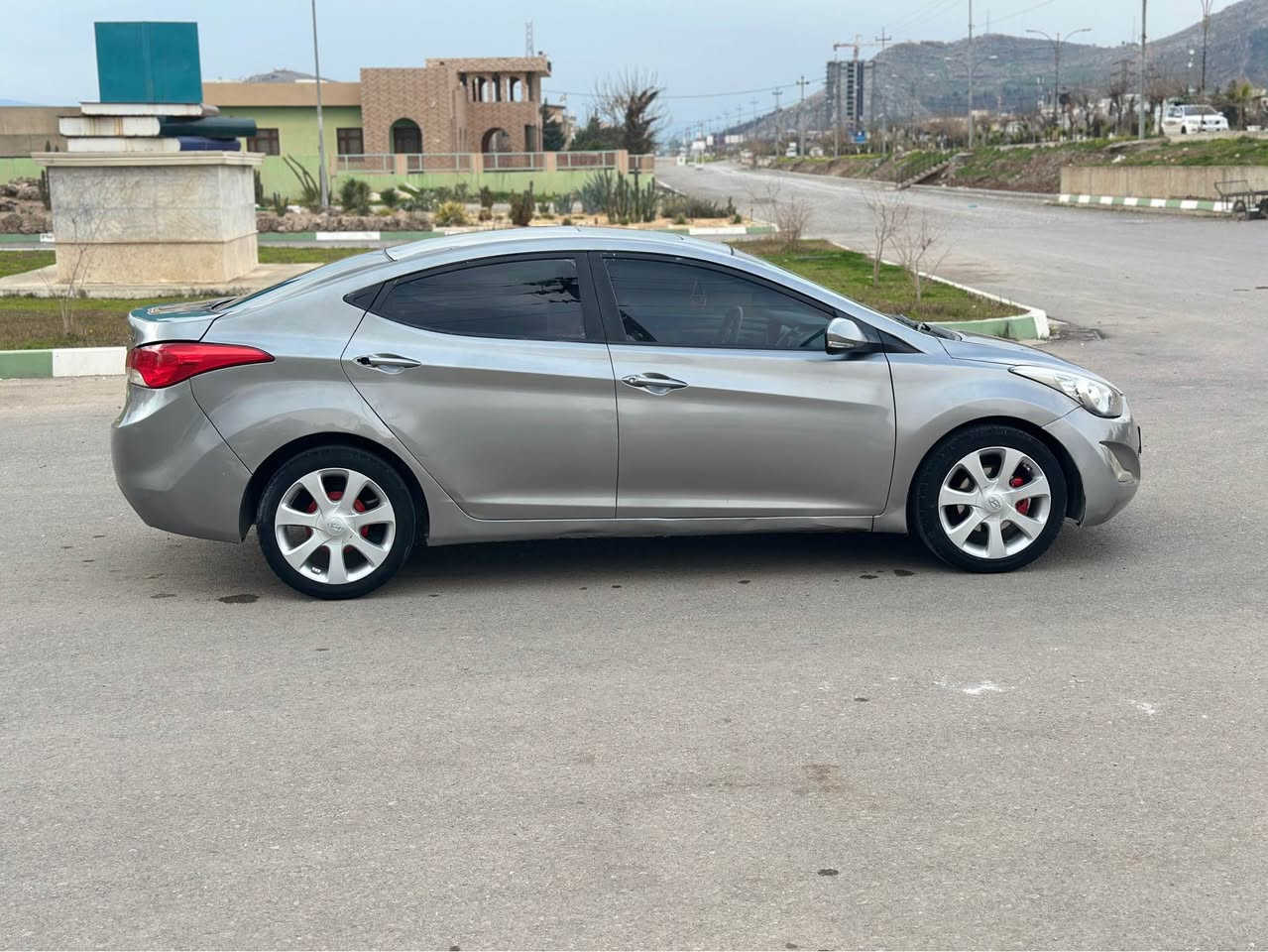 ئاڤانتي2011
براوةى دوبةية 
گيرو مةكينة بةشةرت
ليدراو كةڤةر گؤراو بةشةرت
رةقم *********** رانية, السليمانية
