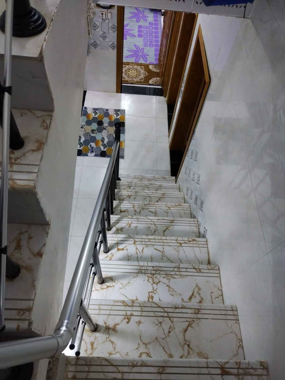 سلام عليكم عندي بيت البيع العنوان شبانات البزل الاول بيت مساحه 160متر نوع العقار عقد  17بيت يخبل مرتب ستوني مسوي ماي جديد كهرباء جديد سيرميك جديد ارضيه وجداري بيت كامل متكامل تجبي كبل تكعد بي الله شاهد بيت يخبل  ومتوازي على بيعته طابقين  سعر البيت 70وبي مجال
3غرم نوم

ومطبخ 4/3

وستقبال5/5

وصاله3/3

وهول 4/4

طارمه جبيره

4حمامات

ائي ستفسار تصل علي هذا الرقم *********** Singapore
