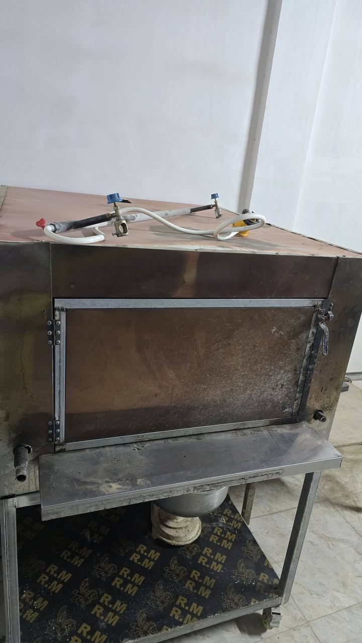 السلام عليكم
فرن حجري  جديد استخدام اقل كلش قليل 
السعر بعد التخفيض 250
بغداد 
***********
